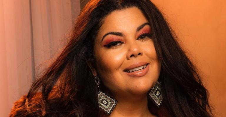 Fabiana Karla sensualiza muito em look transparente e arranca elogios da web: ”Mulherão”