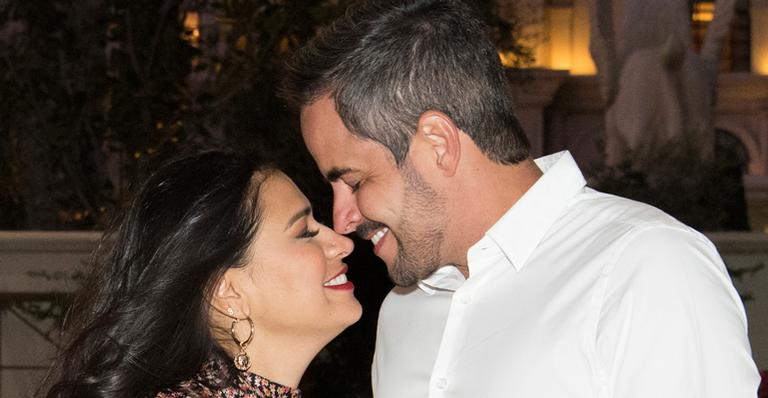 Simone renova votos com marido em cerimônia surpresa em Las Vegas
