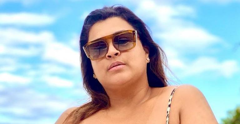 De biquíni, Preta Gil revela beleza sem filtros e é enaltecida por fãs: ”Mulherão”