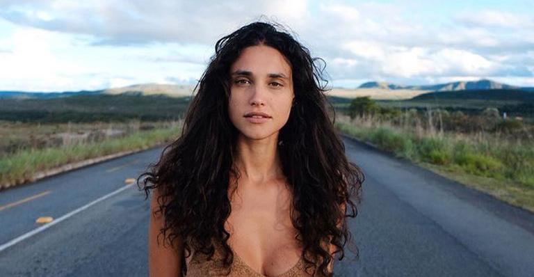 Débora Nascimento surge nua e deixa a web babando: “Deusa”