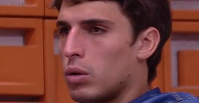 BBB20: Felipe Prior dá show após eliminação de Guilherme e detona Gabi: ”Já tá cantando”
