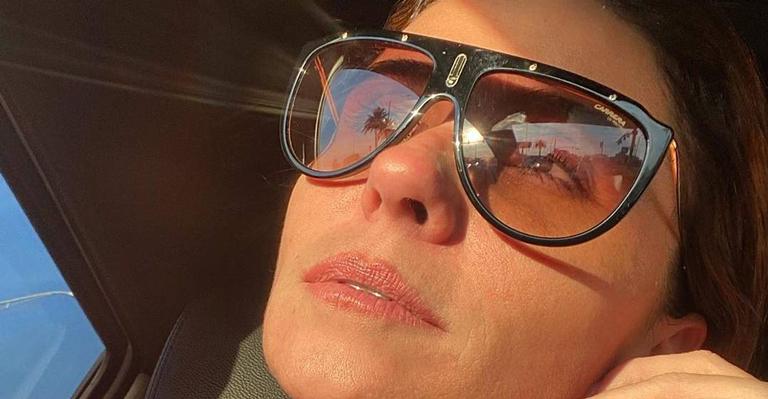Giovanna Antonelli surge toda estilosa durante viagem e recebe ‘chuva’ de elogios dos fãs