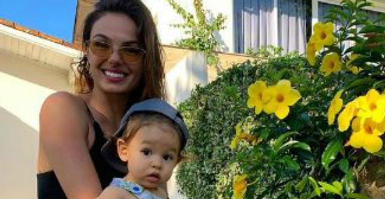 Isis Valverde deixa web boquiaberta com sua beleza natural em clique sem filtros