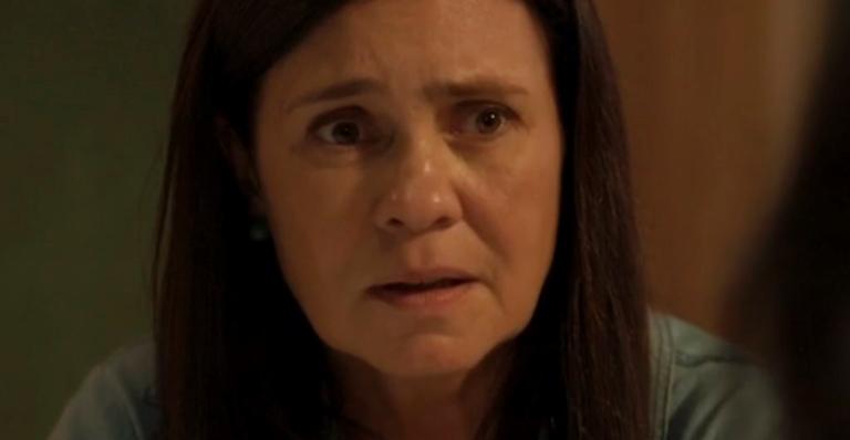 ‘Amor de Mãe’: Thelma endoida e se torna assassina para proteger segredo