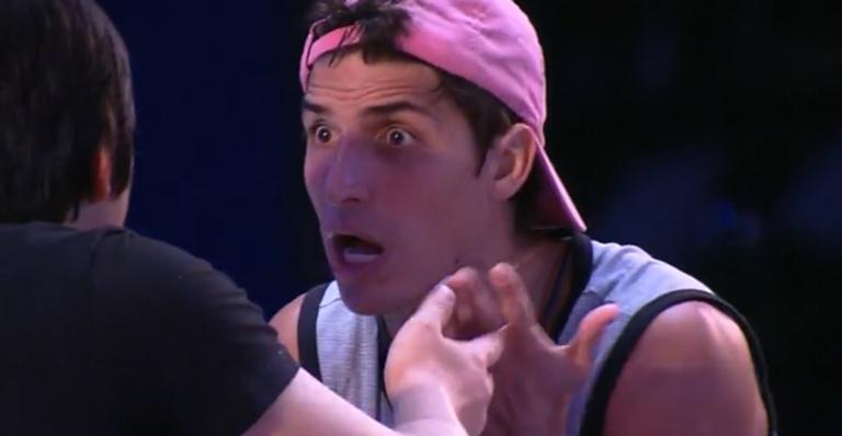 BBB20: Aos berros, Felipe Prior detona relacionamento de Gabi: ”Casal insuportável”