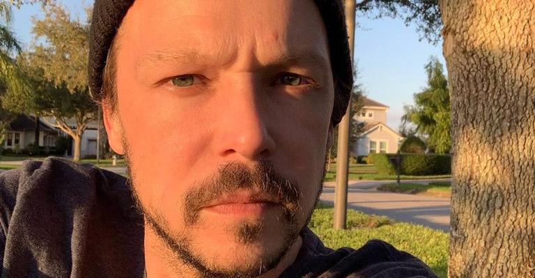 Guilherme Berenguer encanta ao surgir coladinho da esposa e filho em clique antigo: ‘A base de tudo’