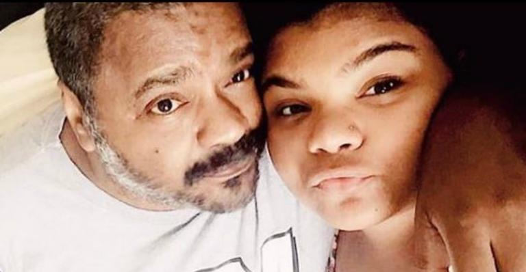 Mãe aos 17 anos, Flora Cruz perde 16kg após nascimento do filho e mostra barriguinha real