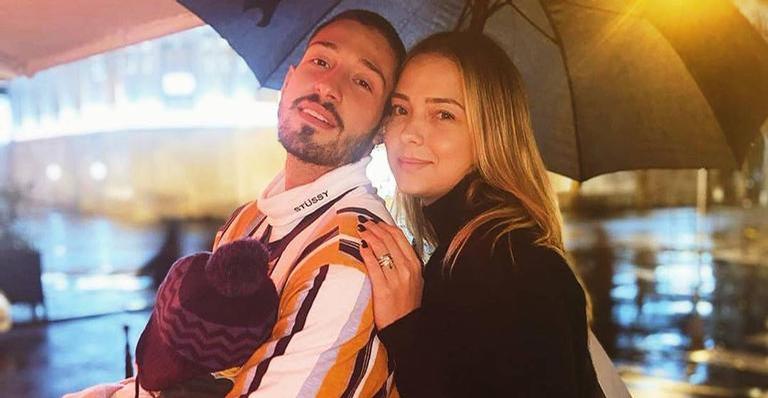 Marido de Carol Dantas parabeniza babá da família e encanta seguidores: ”Um exemplo de mulher”
