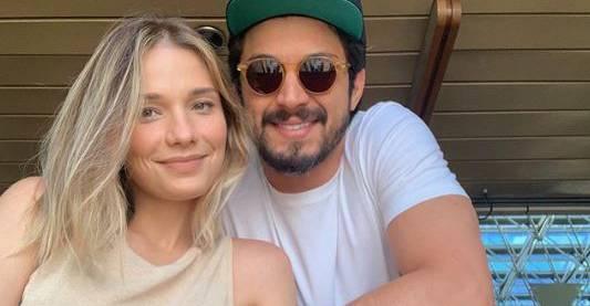 Esposa de Rômulo Estrela faz homenagem comovente ao ator: ”Te amo”