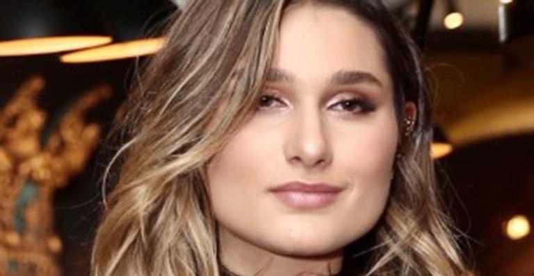 Sasha Meneghel causa ao surgir com o ex de Bruna Marquezine em evento fashion