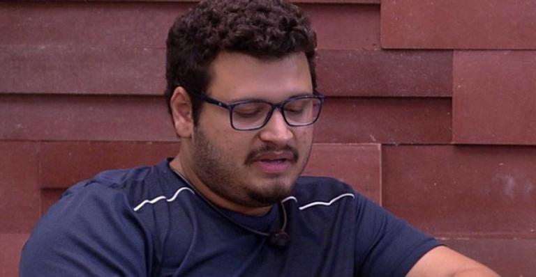 BBB20: Victor Hugo tira satisfações após Flayslane duvidar de seu relacionamento com Guilherme