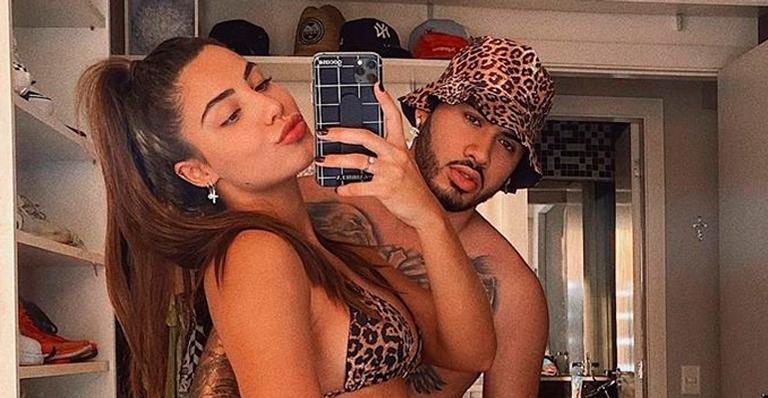 Kevinho surge seminu com a namorada e mão boba chama atenção: ”Corpo sensual”