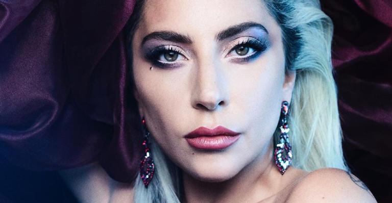 Lady Gaga surge no maior chamego com namorado em clique raro: ”Eu tenho um amor estúpido”