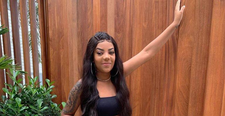 Ludmilla aumenta a temperatura com clique de biquíni em meio à natureza e impressiona