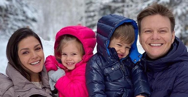 Fofura! Thais Fersoza relebra temporada de neve nos EUA com os filhos, Melinda e Teodoro