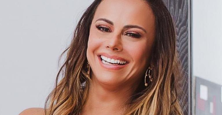 Viviane Araújo rebola até o chão e arranca suspiros durante aula de dança: ”Vamos bailar”