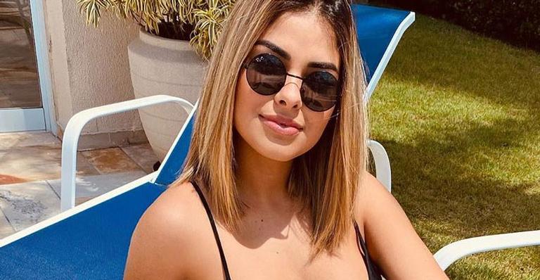 Ex-BBB Munik Nunes posa de biquíni após polêmicas e exibe corpo real e sem retoques