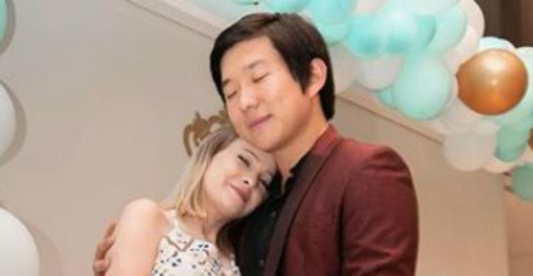 Filho de Sammy e Pyong Lee comove web com ensaio especial e fãs cravam: ”A cara do pai!”