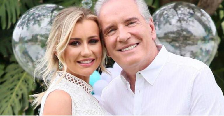 De lingerie, Ana Paula Siebert celebra sétimo mês de gravidez e mostra barrigão no limite