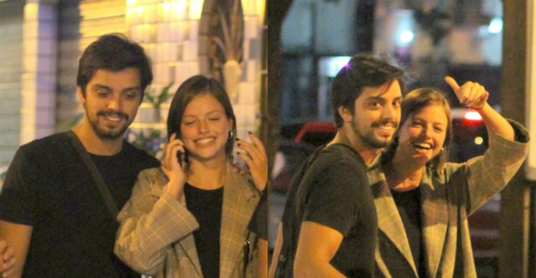 Rodrigo Simas e Agatha Moreira esbanjam simpatia durante jantar no Rio
