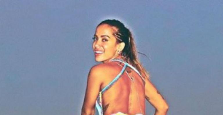 Anitta coloca bumbum para jogo em clique e impressiona web: ”Agora você foi longe demais”