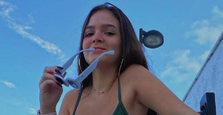 Aos 15 anos, Mel Maia posa de biquíni e exibe tatuagem em fotos nas redes sociais