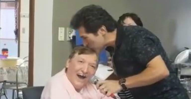 Cantor Daniel faz homenagem emocionante de aniversário para o irmão: ”Privilegiado em tê-lo ao meu lado”