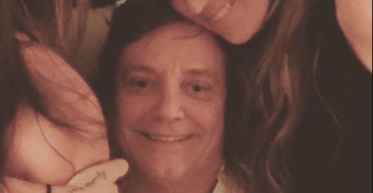 Fábio Jr reúne as três filhas e a esposa em foto rara nas redes sociais: ”Com as minhas mulheres”