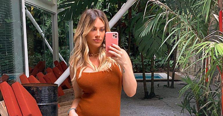 Gravidíssima, Giovanna Ewbank faz selfie em frente ao espelho e fãs elogiam: ‘Perfeita’