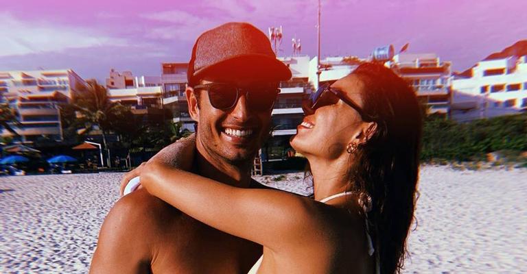 Isis Valverde posta vídeo em momento descontraído com o marido, André Resende