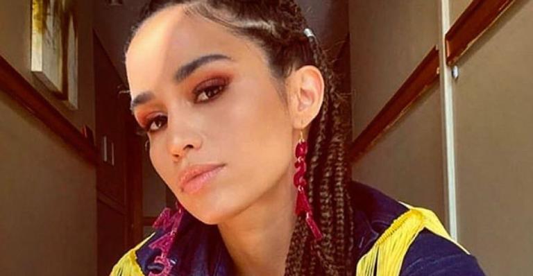 Nanda Costa curte dia de praia no Rio de Janeiro com Lan Lanh e se declara: ”Meu amor”