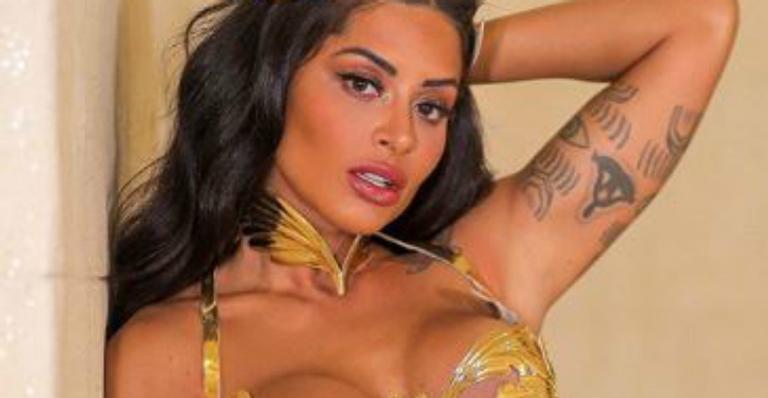 Aline Riscado mostra gominhos na barriga em clique de biquíni: ”Que corpão!”