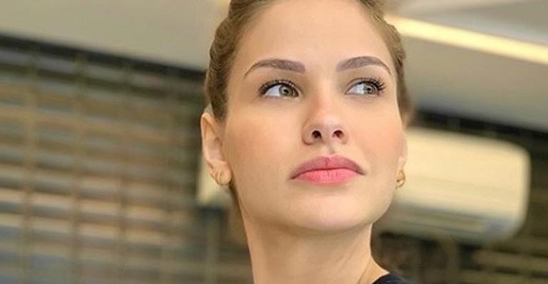 Esposa de Gusttavo Lima faz tatuagem gigante no braço em homenagem aos filhos: ”Criei coragem”