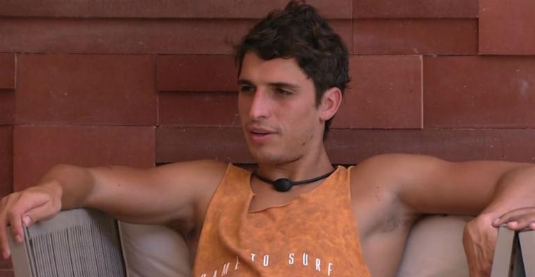 BBB20: Felipe Prior se irrita após planejar seu futuro na casa e dispara: ”Um bando de falso”