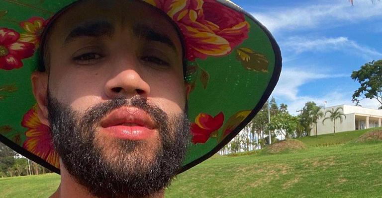 Gusttavo Lima muda o visual, faz enquete com os fãs na web e a esposa brinca: ‘Gente, cadê meu marido?’