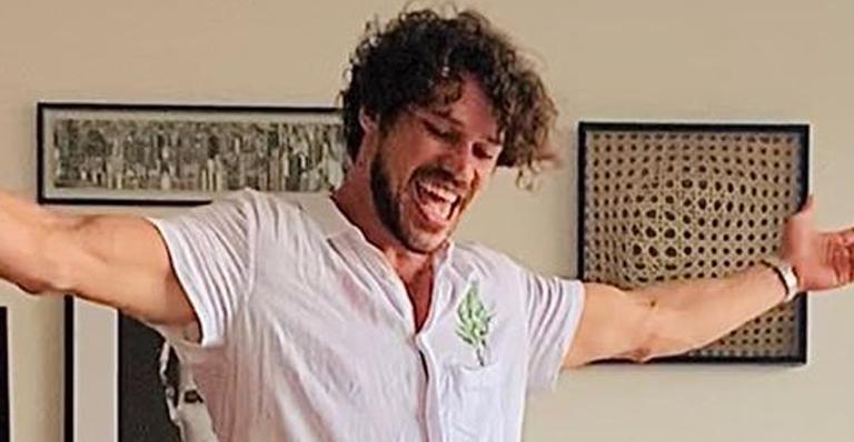 José Loreto recebe a filha em sua nova casa e exibe detalhes da decoração em foto: ”A melhor coisa do mundo”