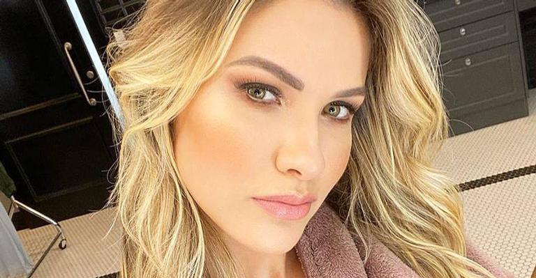 Andressa Suita canta para o filho mais novo e ele desaprova: ”Não”