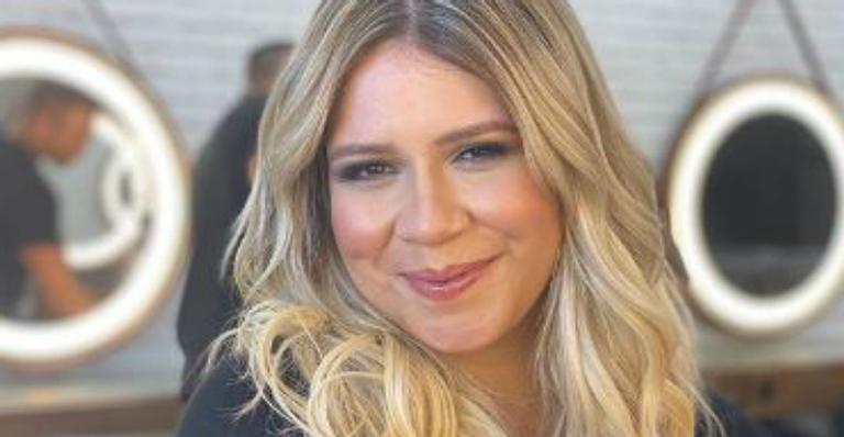 Marília Mendonça arrasa fãs com visual novo e ganha comentário do namorado: ”Gatinha”