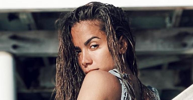 Anitta exibe bumbum poderoso em cenário paradisíaco nas Maldivas: ”Tá que tá calor”