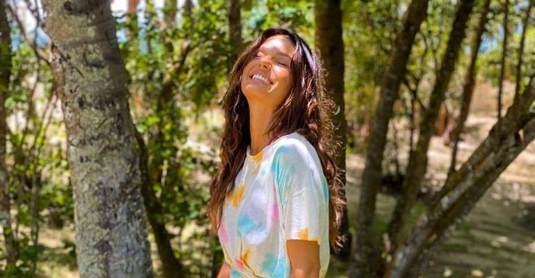 Isis Valverde declara todo o seu carinho à Regina Casé durante gravação: ‘Você não existe, te amo’