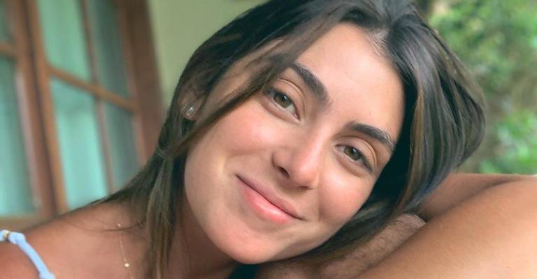 Mariana Uhlmann não se aguenta de amor ao posar coladíssima com o caçula