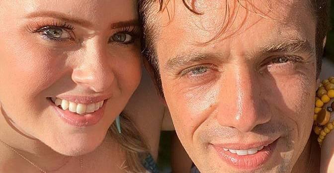 Rafael Cardoso posa coladinho do filho, Valentim e se declara: ‘Toda uma vida pra aprender um com o outro!’
