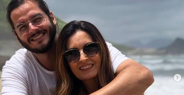 Fátima Bernardes e Túlio Gadêlha posam coladinhos e apresentadora se declara