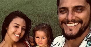 Filha de Bruno Gissoni e Yanna Lavigne é paparicada pela avó paterna