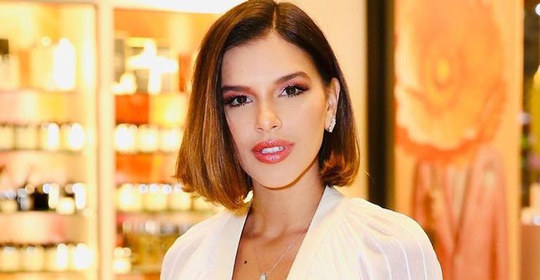 Mariana Rios ‘vira sereia’ e recebe elogios de Isis Valverde