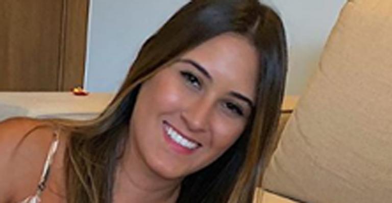Bia Bonemer visita a casa do pai e apresenta os novos membros da família: ”Meus irmãos”