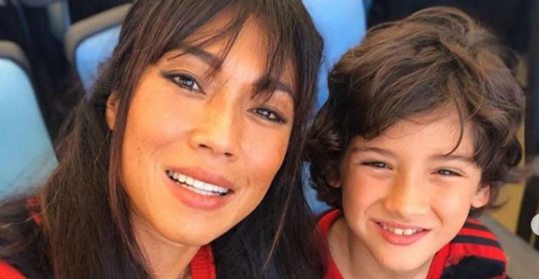 Dani Suzuki compartilha clique do filho e detalhe gera polêmica entre os internautas: “Ele é só uma criança”