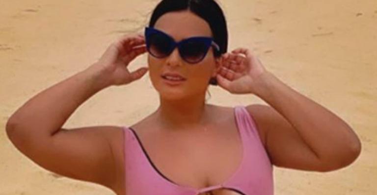 Com maiô cavadíssimo, Geisy Arruda deixa virilha toda à mostra e seguidores reagem: ”Caramba!”