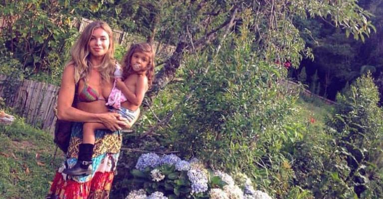 Grazi Massafera mostra ‘bagunça’ da filha e se derrete de amores: ‘Brincando de casinha’