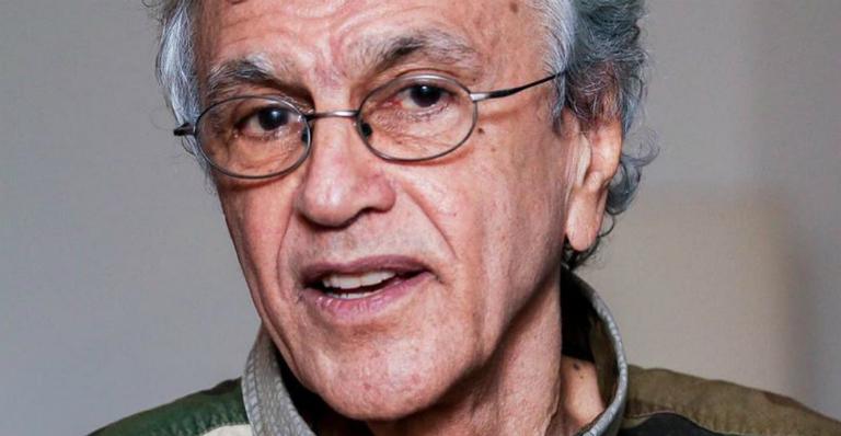 Indignado, Caetano Veloso ressalta importância da quarentena contra o Coronavírus: ”As pessoas não entenderam”